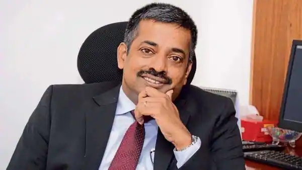 Axis Mutual Funds CEO Chandresh Nigam Quits Amid SEBI Probe